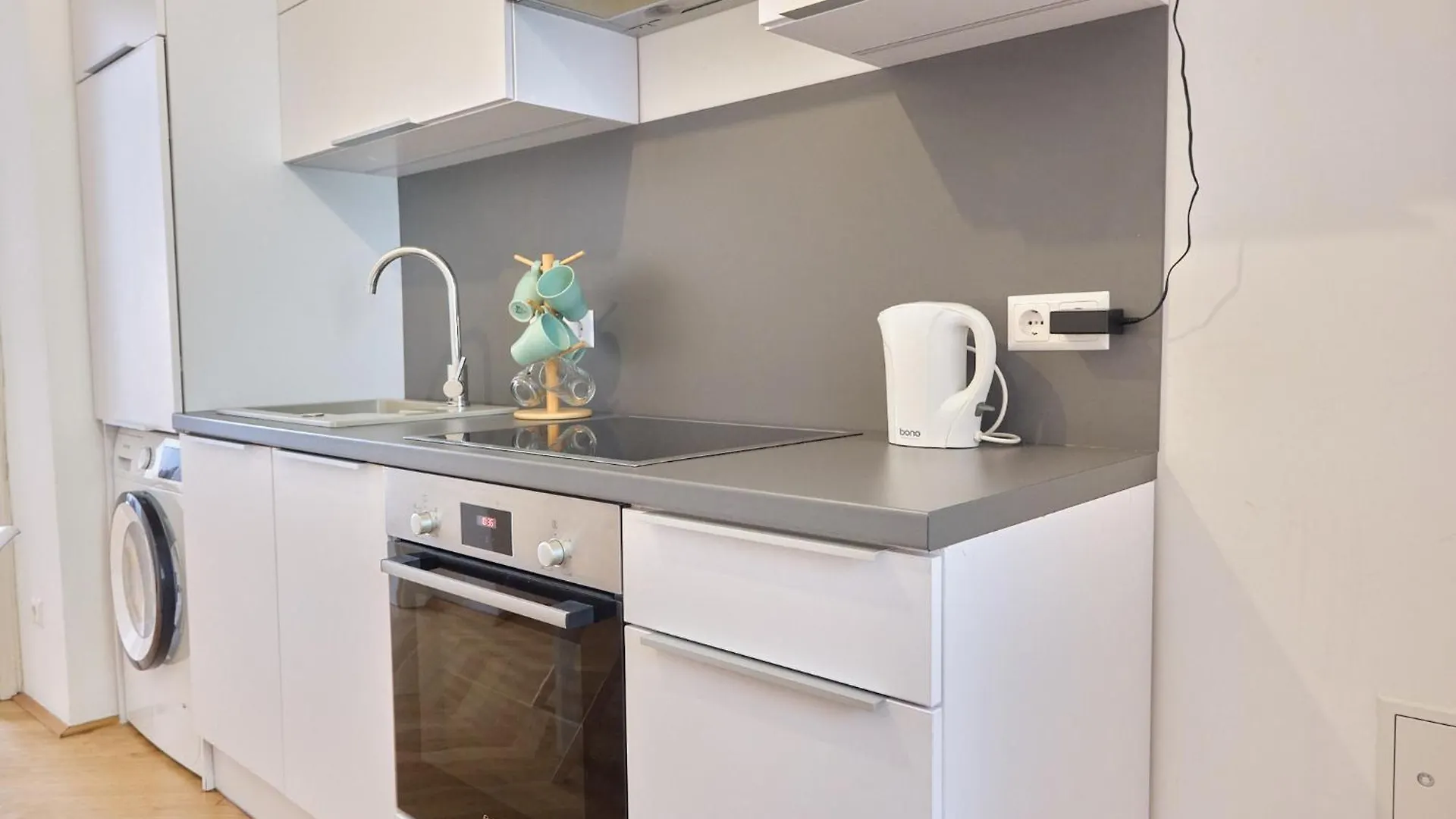 Chic Apartment - Near U3 Metro Vienna