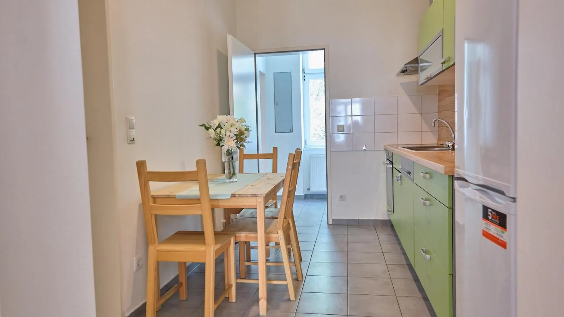 Chic Apartment - Near U3 Metro Vienna