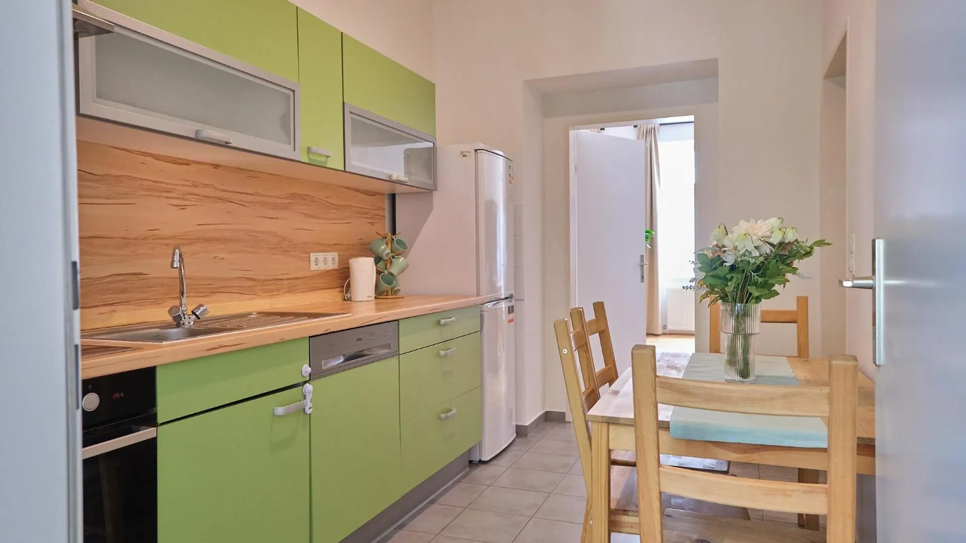Chic Apartment - Near U3 Metro Vienna