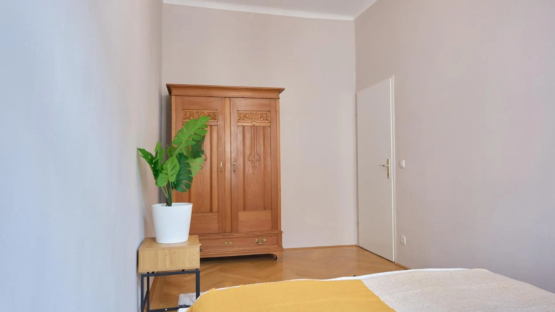 Chic Apartment - Near U3 Metro Vienna Austria