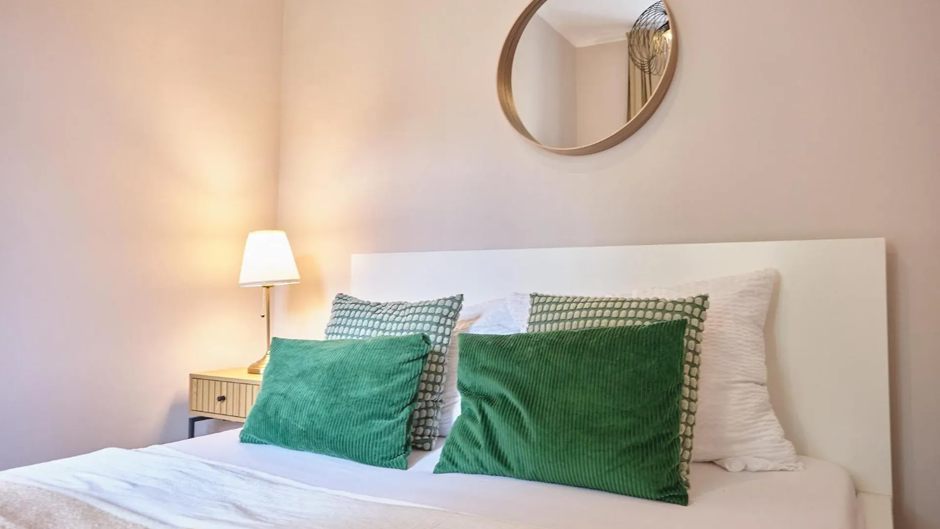 Chic Apartment - Near U3 Metro Vienna