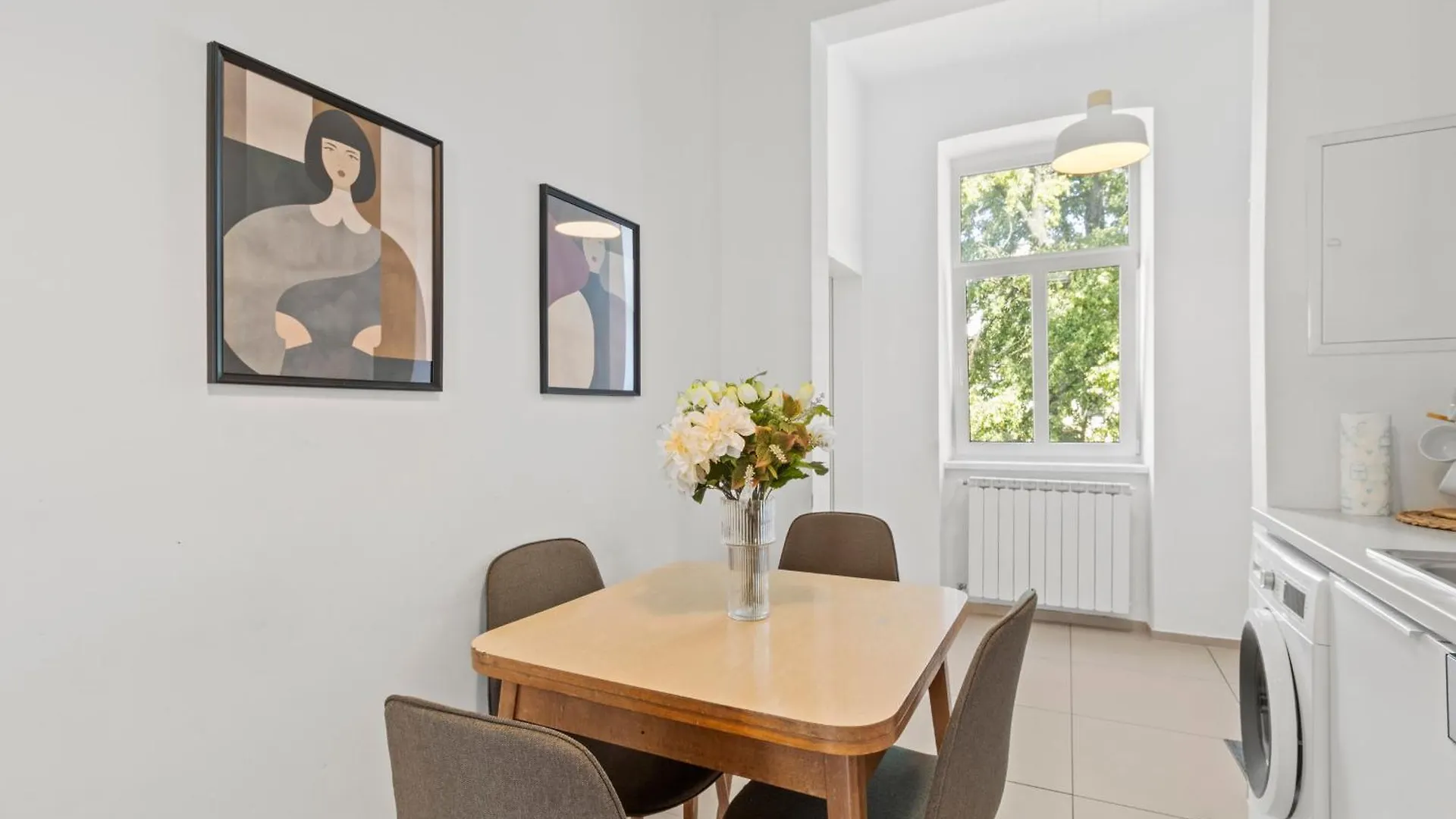 Chic Apartment - Near U3 Metro Vienna