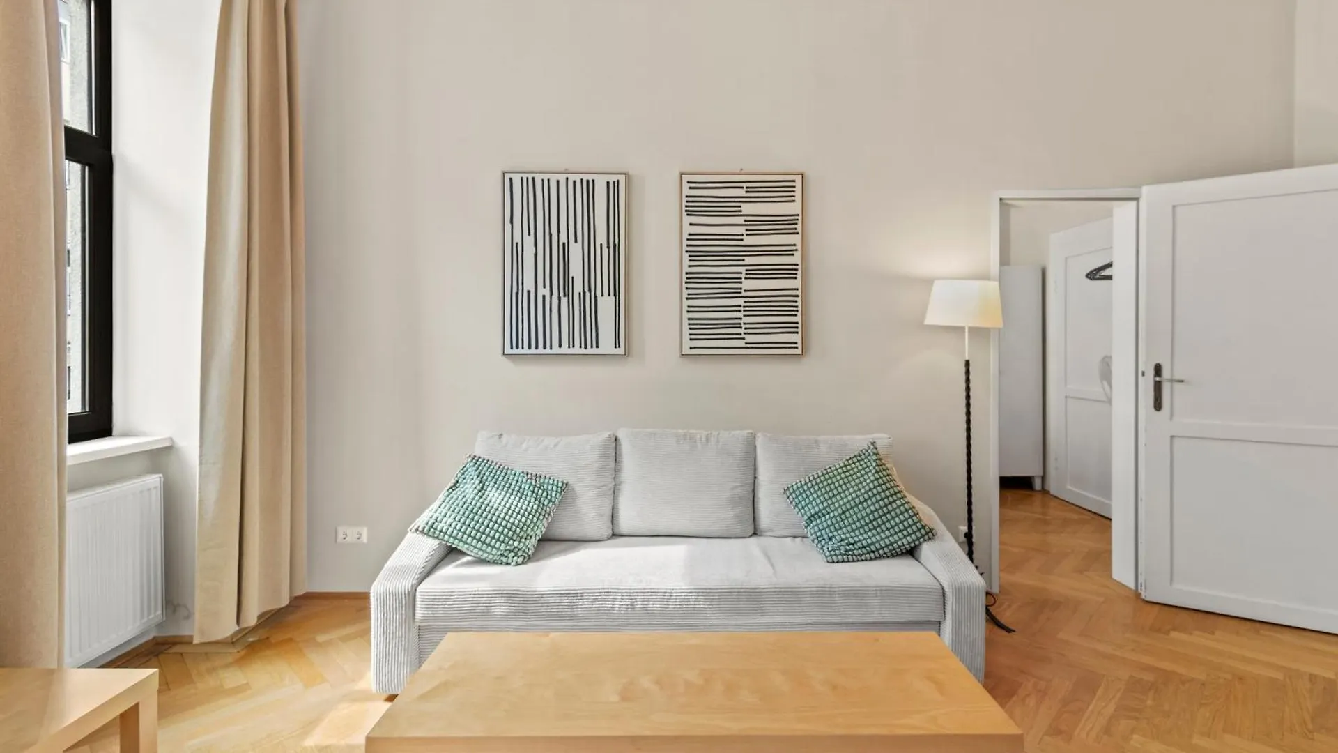 Chic Apartment - Near U3 Metro Vienna Austria