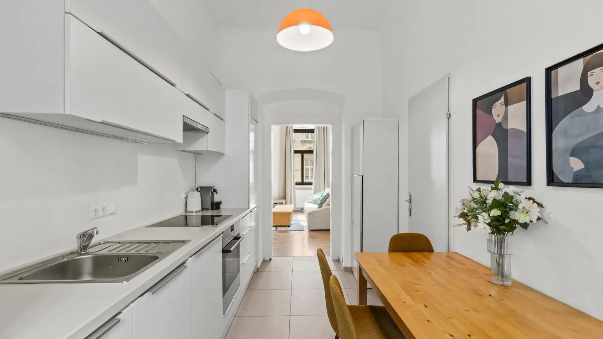 Chic Apartment - Near U3 Metro Wiedeń 0*,  Austria
