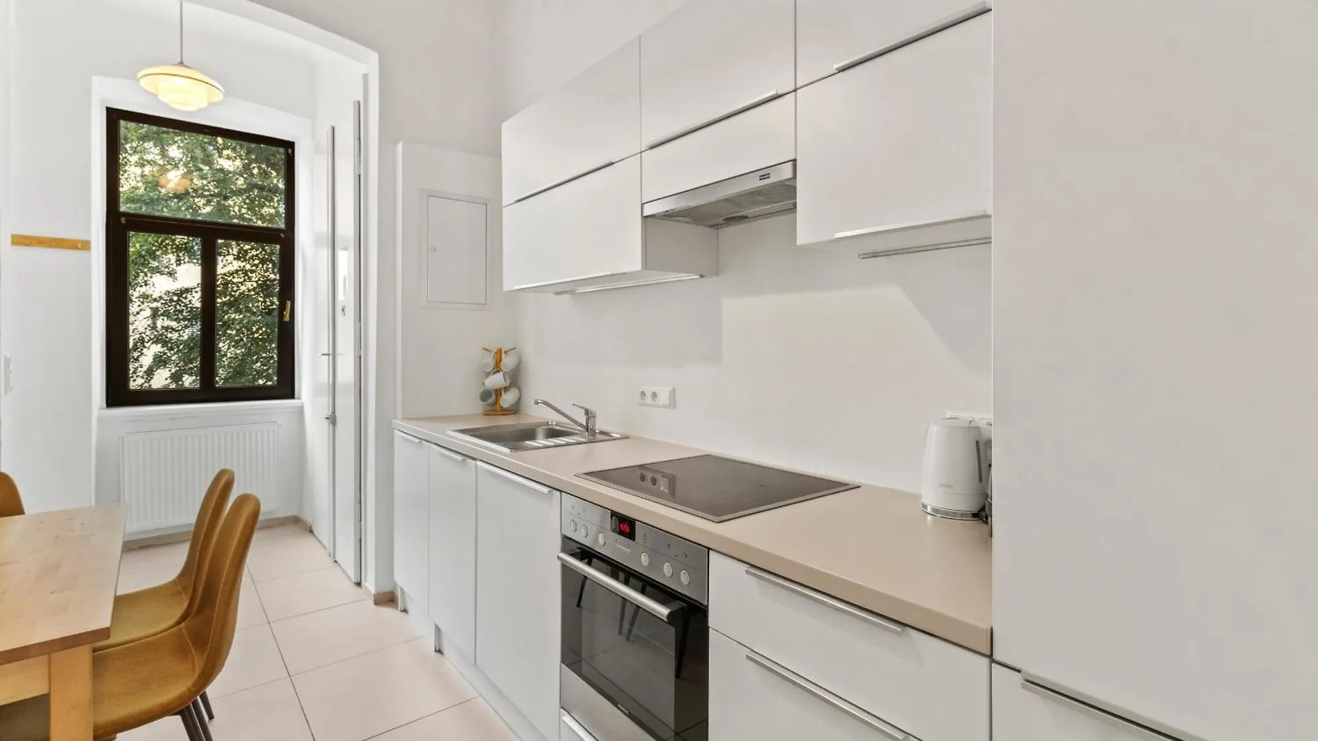 Chic Apartment - Near U3 Metro Vienna 0*,
