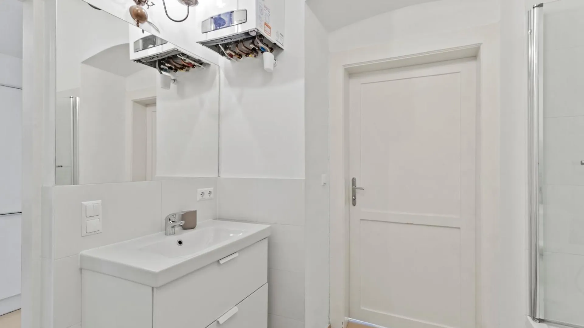 Chic Apartment - Near U3 Metro Vienna Austria