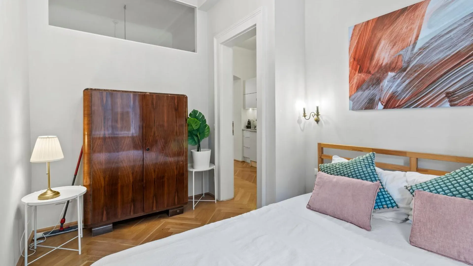 Chic Apartment - Near U3 Metro Vienna