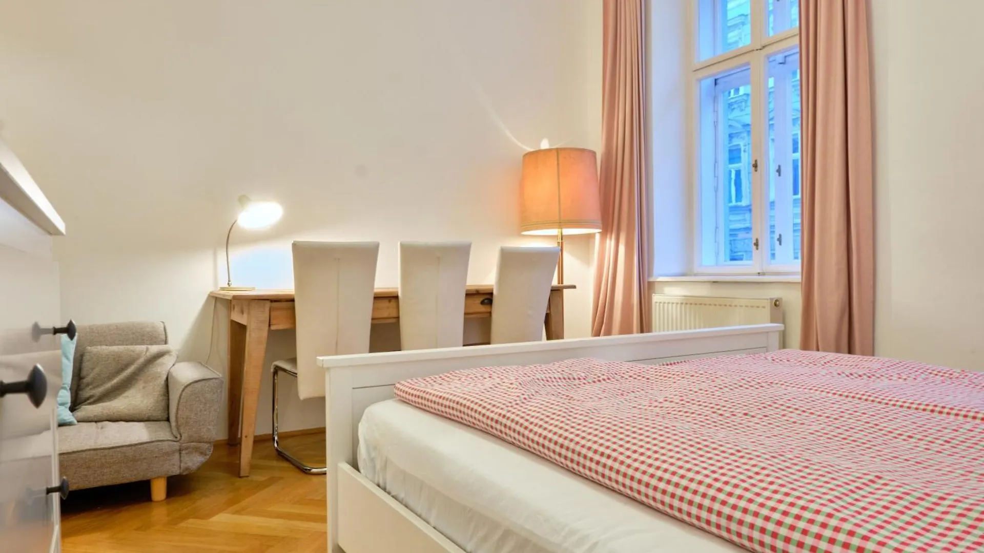 Chic Apartment - Near U3 Metro Vienna Austria