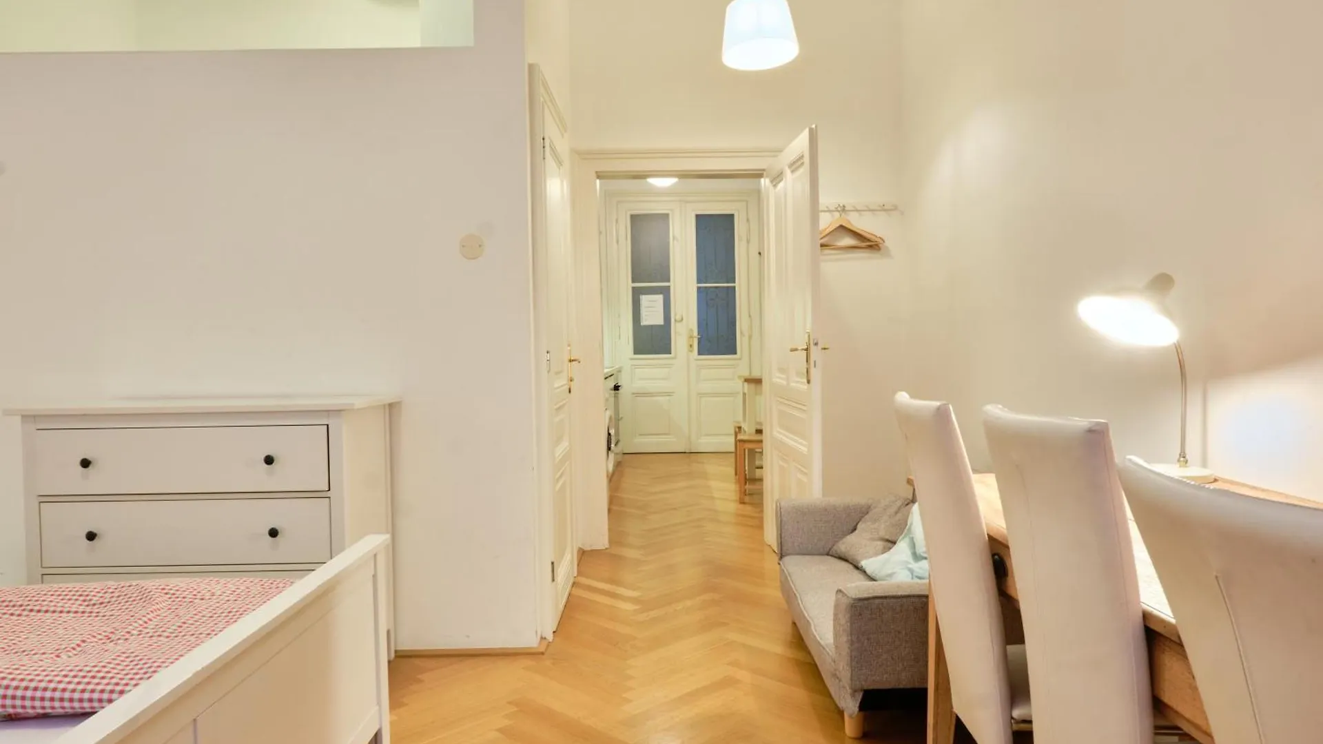 Chic Apartment - Near U3 Metro Vienna