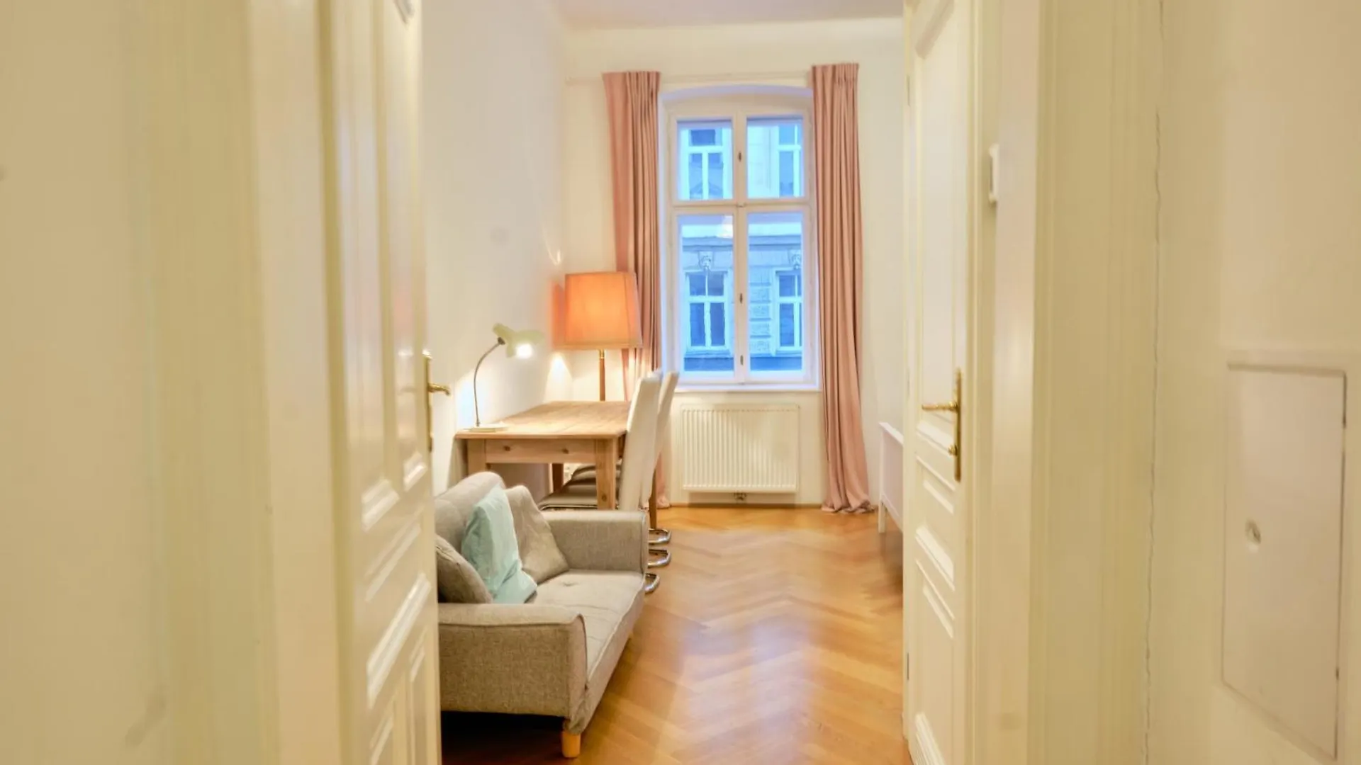 Chic Apartment - Near U3 Metro Vienna