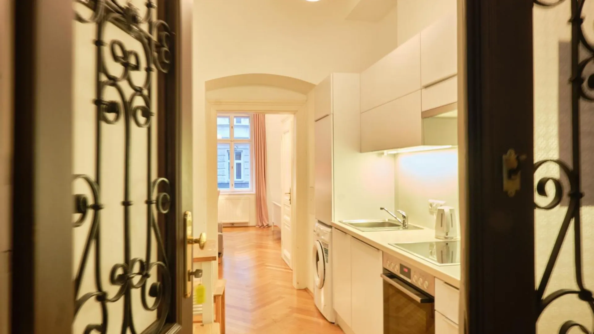 Chic Apartment - Near U3 Metro Vienna 0*,