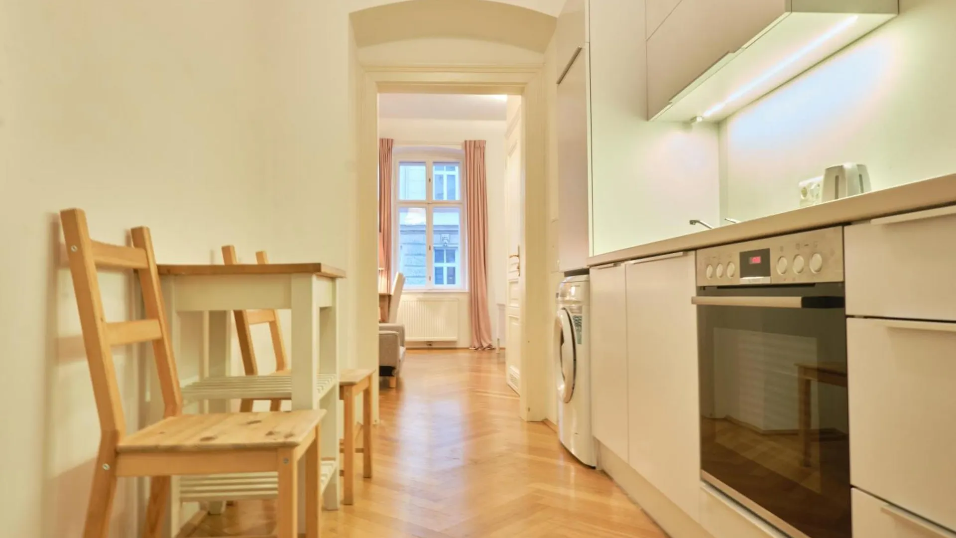 Chic Apartment - Near U3 Metro Vienna