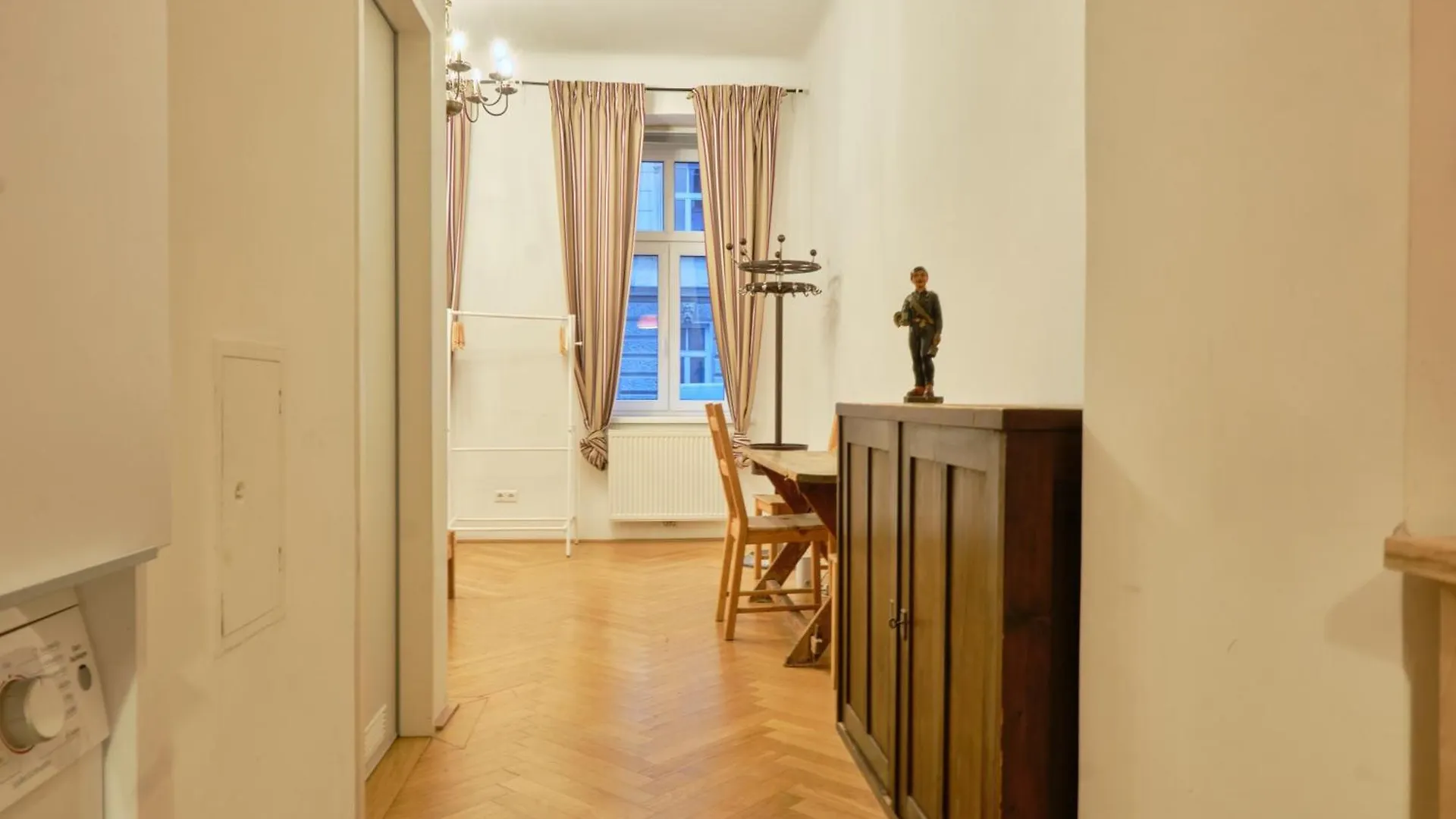 Chic Apartment - Near U3 Metro Vienna