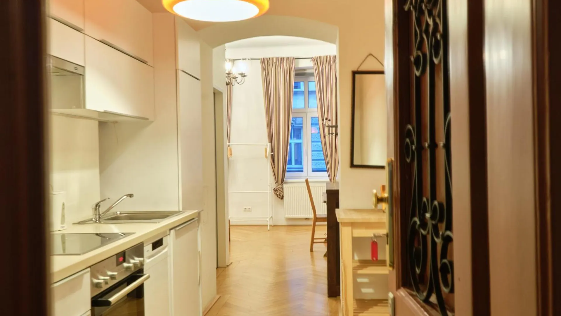 Chic Apartment - Near U3 Metro Vienna Austria