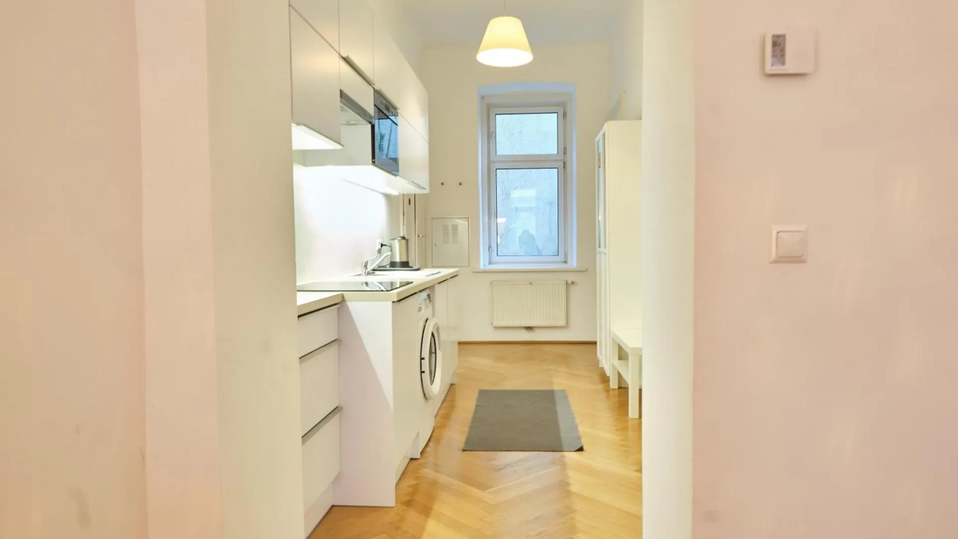 Chic Apartment - Near U3 Metro Vienna Austria