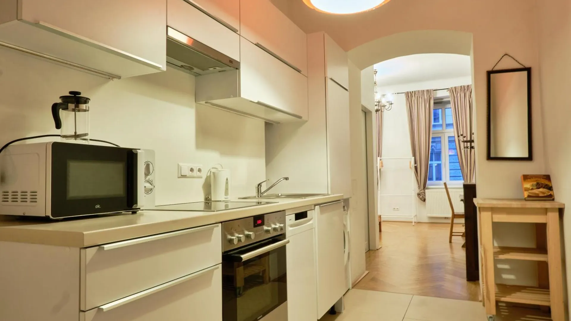 Chic Apartment - Near U3 Metro Vienna Austria