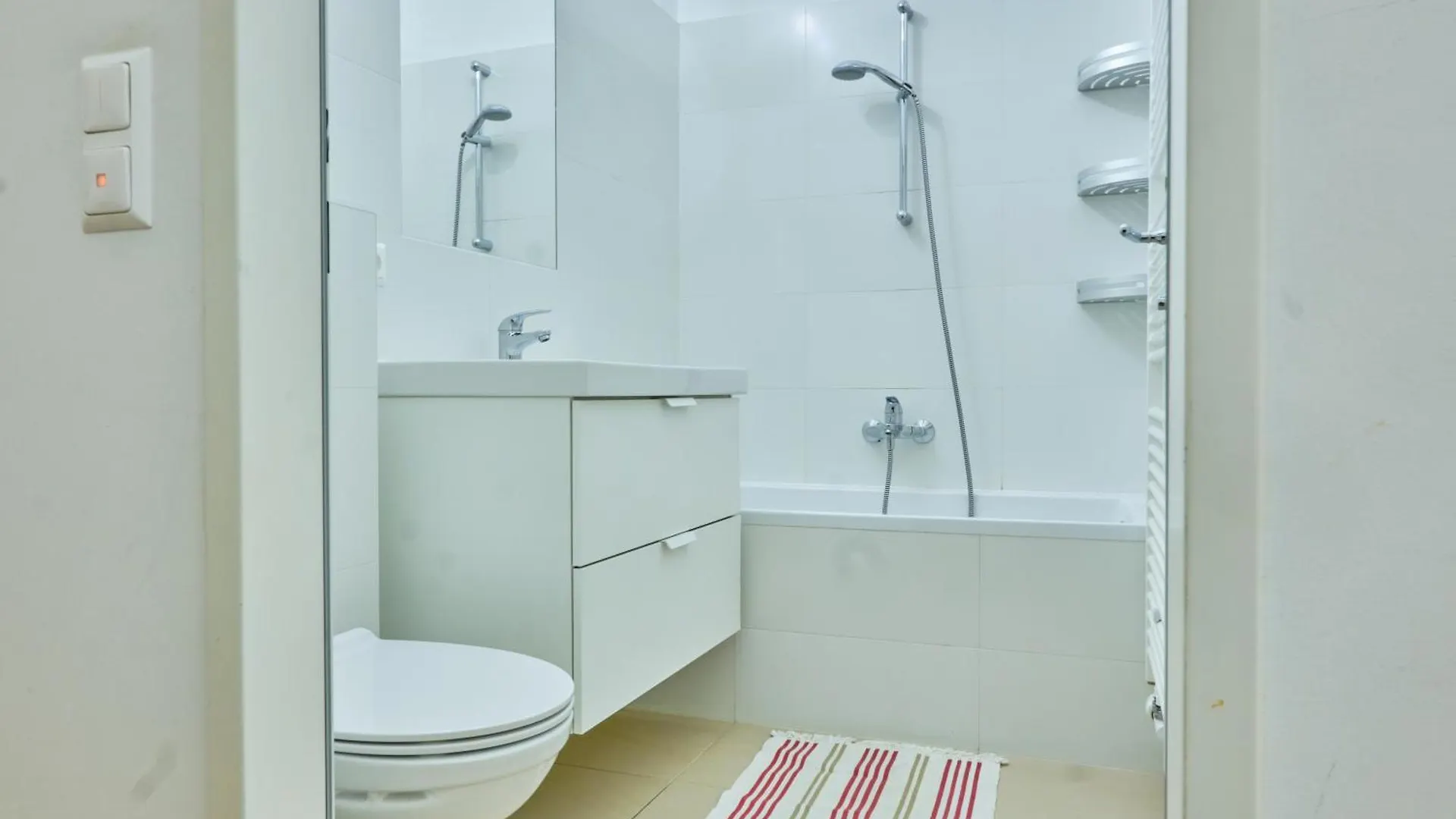 Chic Apartment - Near U3 Metro Vienna