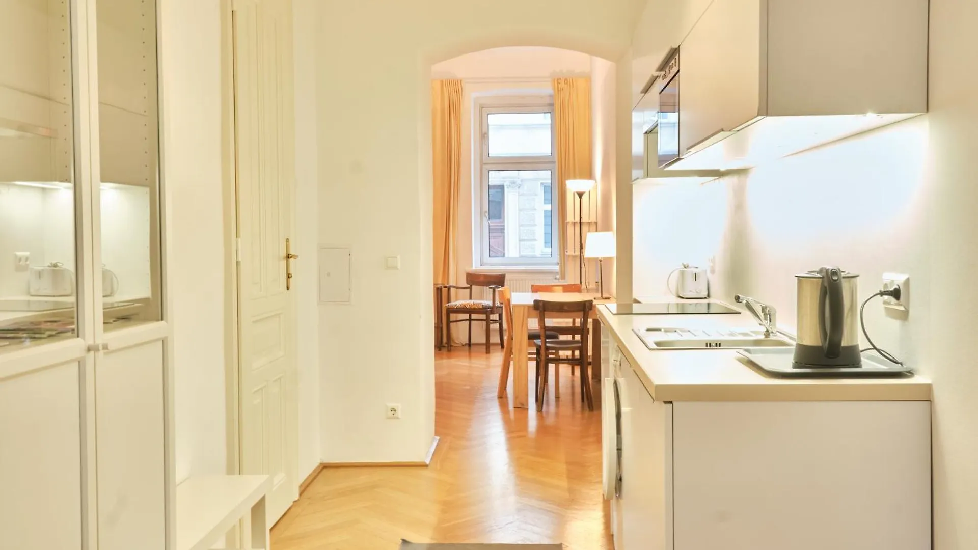 Chic Apartment - Near U3 Metro Vienna Austria