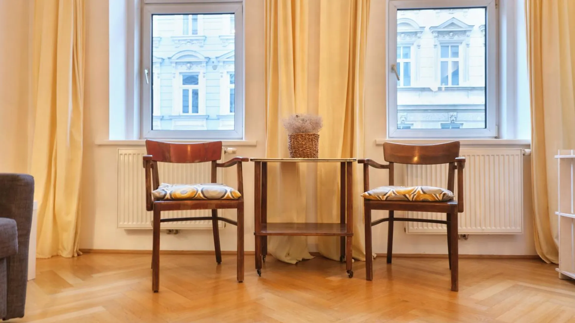 Chic Apartment - Near U3 Metro Vienna