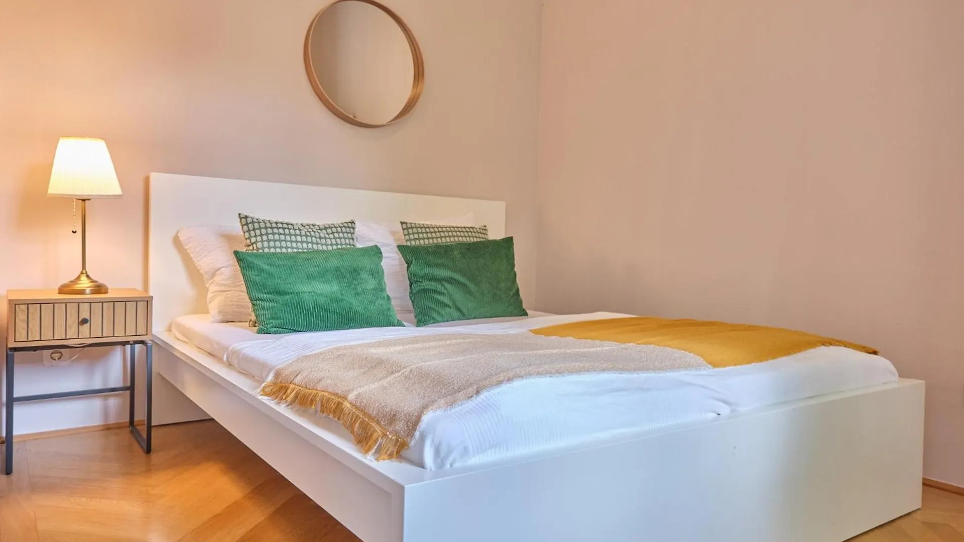 Chic Apartment - Near U3 Metro Vienna